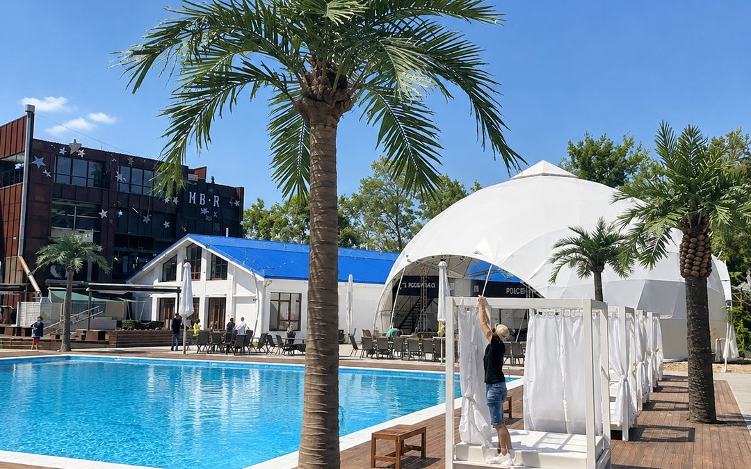 Desert UV specification for large date palms at casino resorts: how siting, shade and reflected glare set the exposure zone, and the evidence to demand.