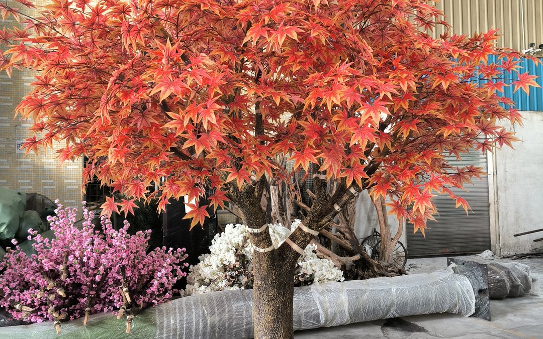 Where commercial artificial foliage demand grows in 2026: hospitality and mall refurbishment cycles, GCC water constraints, order tiers and lead times.