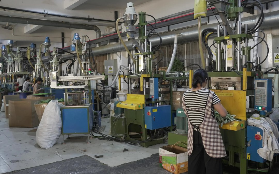 Vertical injection presses running foliage in the workshop