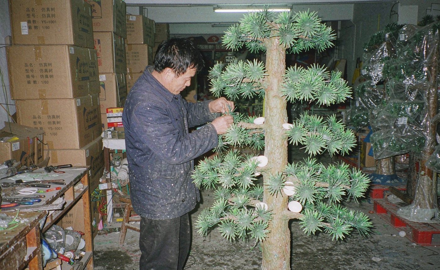 Factory welding of the galvanized steel armature and trunk core that carries the canopy load